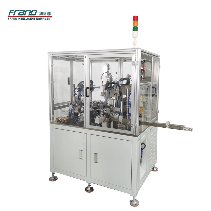 Automatic assembly machine for butterfly pieces