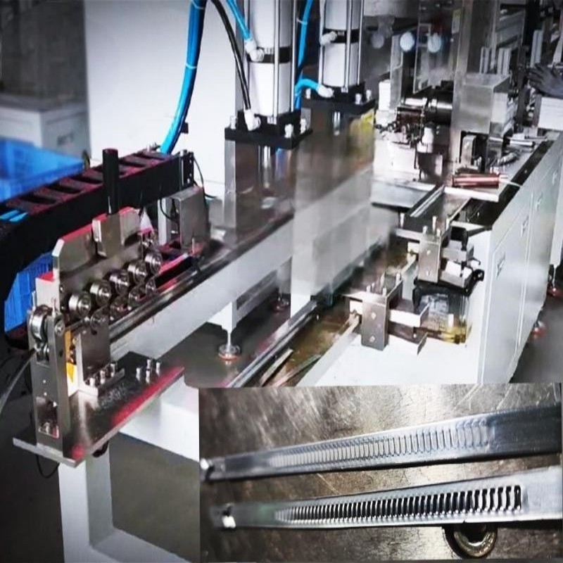 Machine d'assemblage de colliers de serrage de type allemand